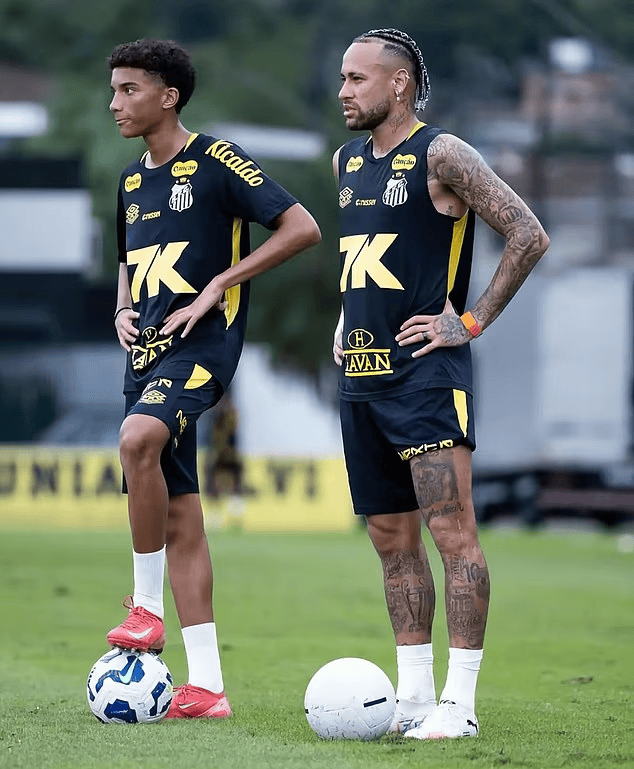 他的母亲是 他的母亲是